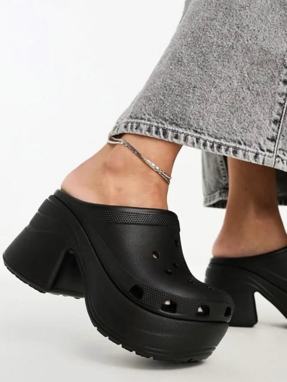 NWT CROCS Women's Or Men Black Classic-Style Slip-On Clogs